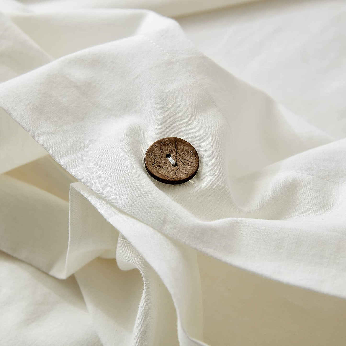 Soft and Durable Modern White Duvet Cover Set with Coconut Button Closure and Corner Strings for Queen/King Beds