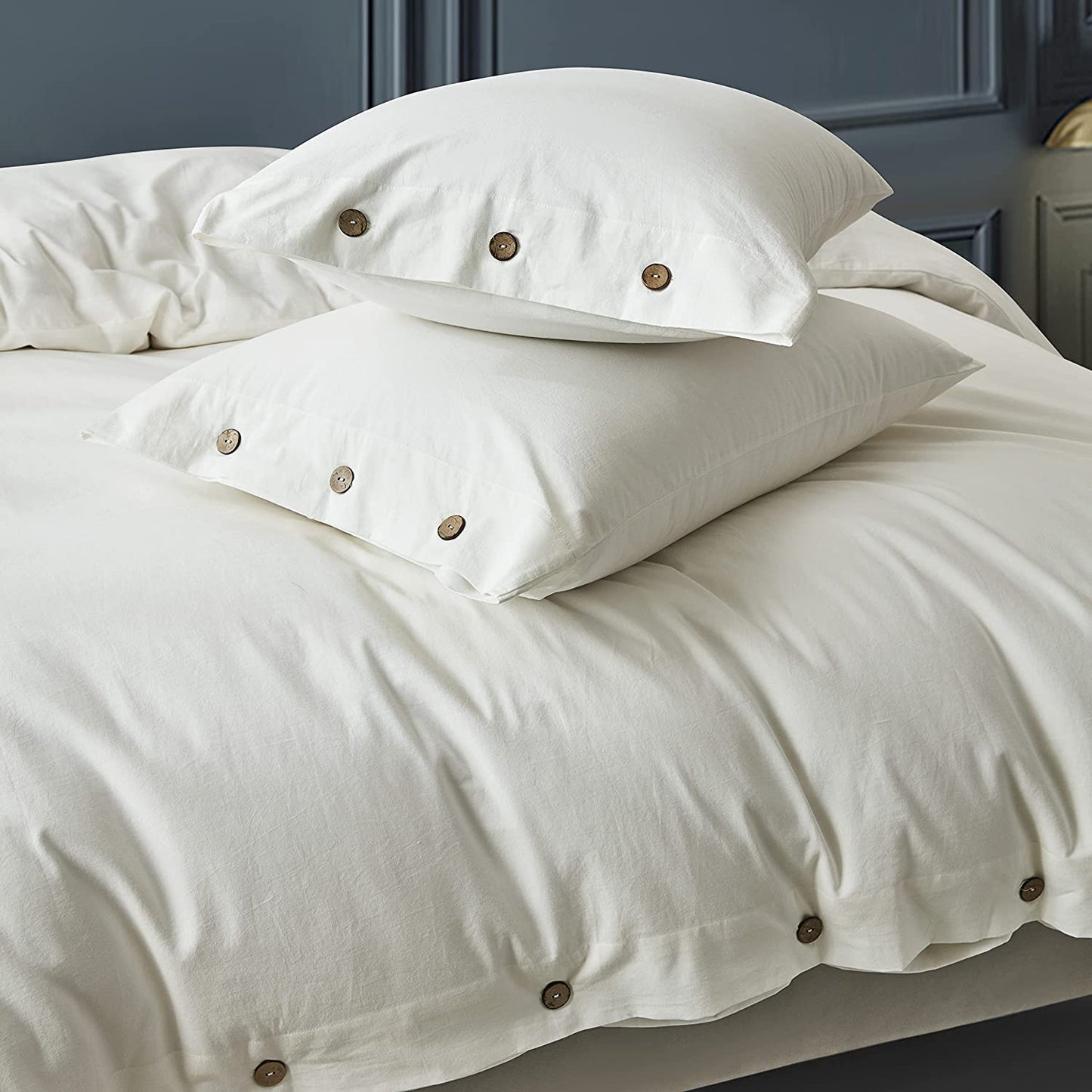 Soft and Durable Modern White Duvet Cover Set with Coconut Button Closure and Corner Strings for Queen/King Beds