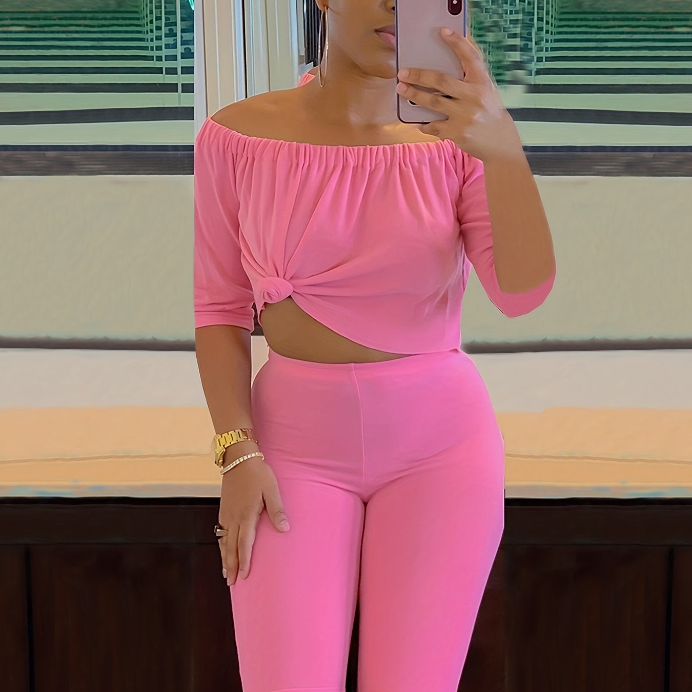 Chic Off-Shoulder Womens Pantsuit Set - Short Sleeve Top & Slim Shorts - Flattering Two-Piece Fashion Ensemble for Everyday Glamour
