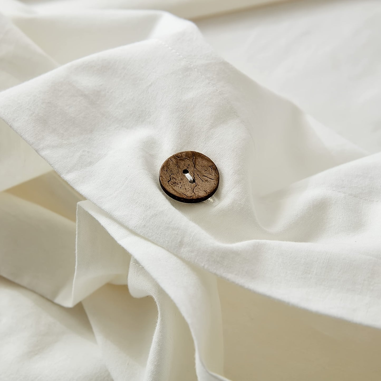 Soft and Durable Modern White Duvet Cover Set with Coconut Button Closure and Corner Strings for Queen/King Beds