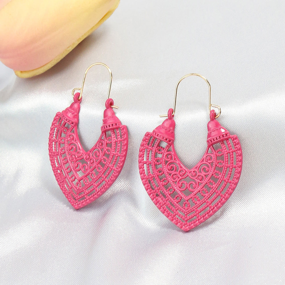 1 pair Golden Peach-shaped Hollow U-shaped Ear Hook Earrings for Women - Elegant and Lightweight Jewelry for Any Occasion