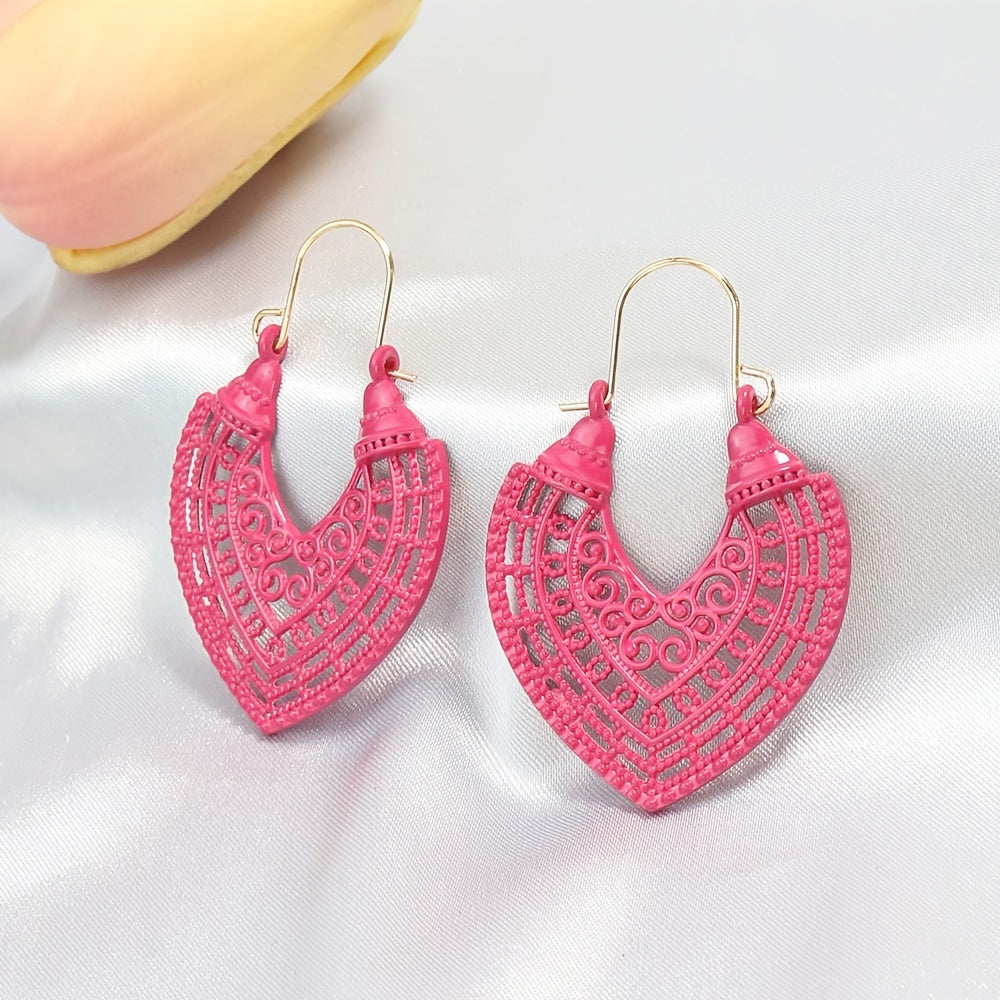 1 pair Golden Peach-shaped Hollow U-shaped Ear Hook Earrings for Women - Elegant and Lightweight Jewelry for Any Occasion