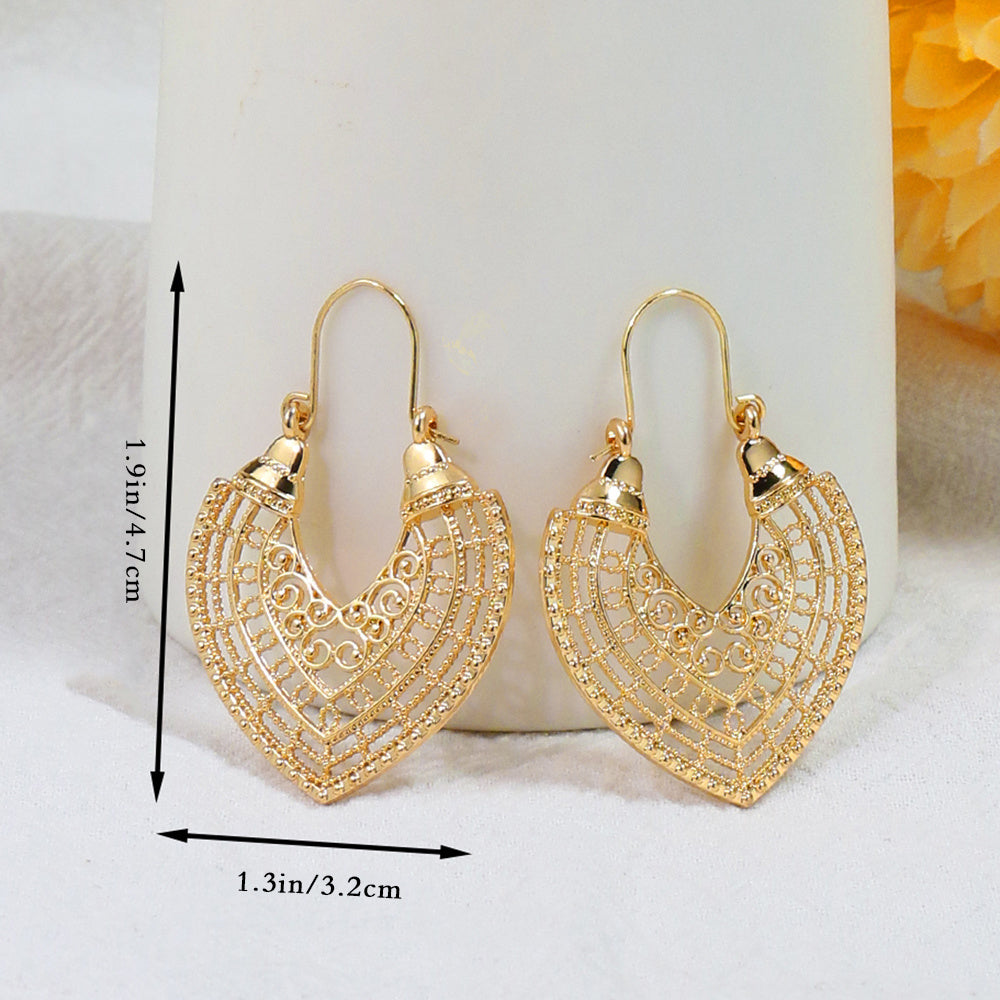 1 pair Golden Peach-shaped Hollow U-shaped Ear Hook Earrings for Women - Elegant and Lightweight Jewelry for Any Occasion