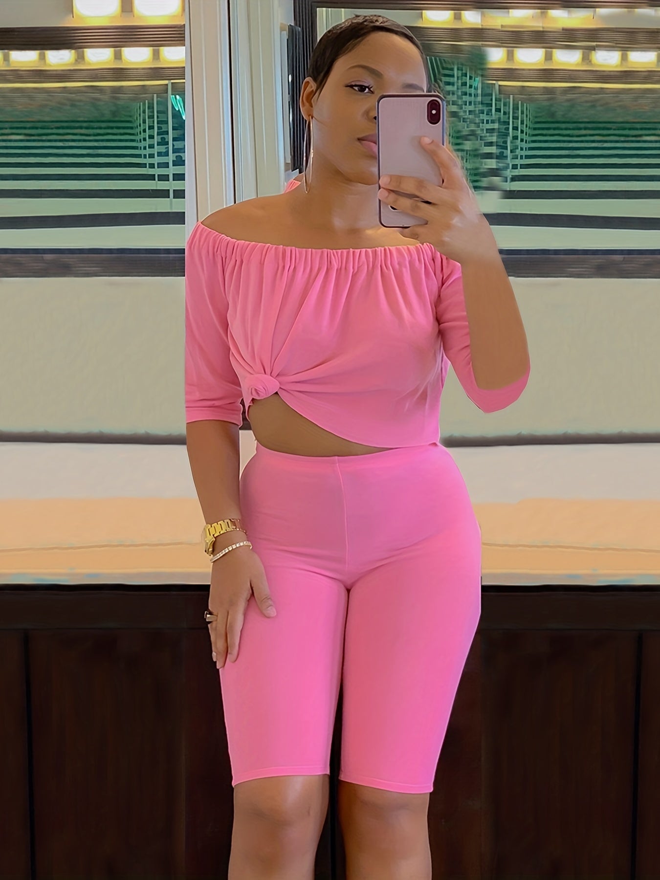 Chic Off-Shoulder Womens Pantsuit Set - Short Sleeve Top & Slim Shorts - Flattering Two-Piece Fashion Ensemble for Everyday Glamour